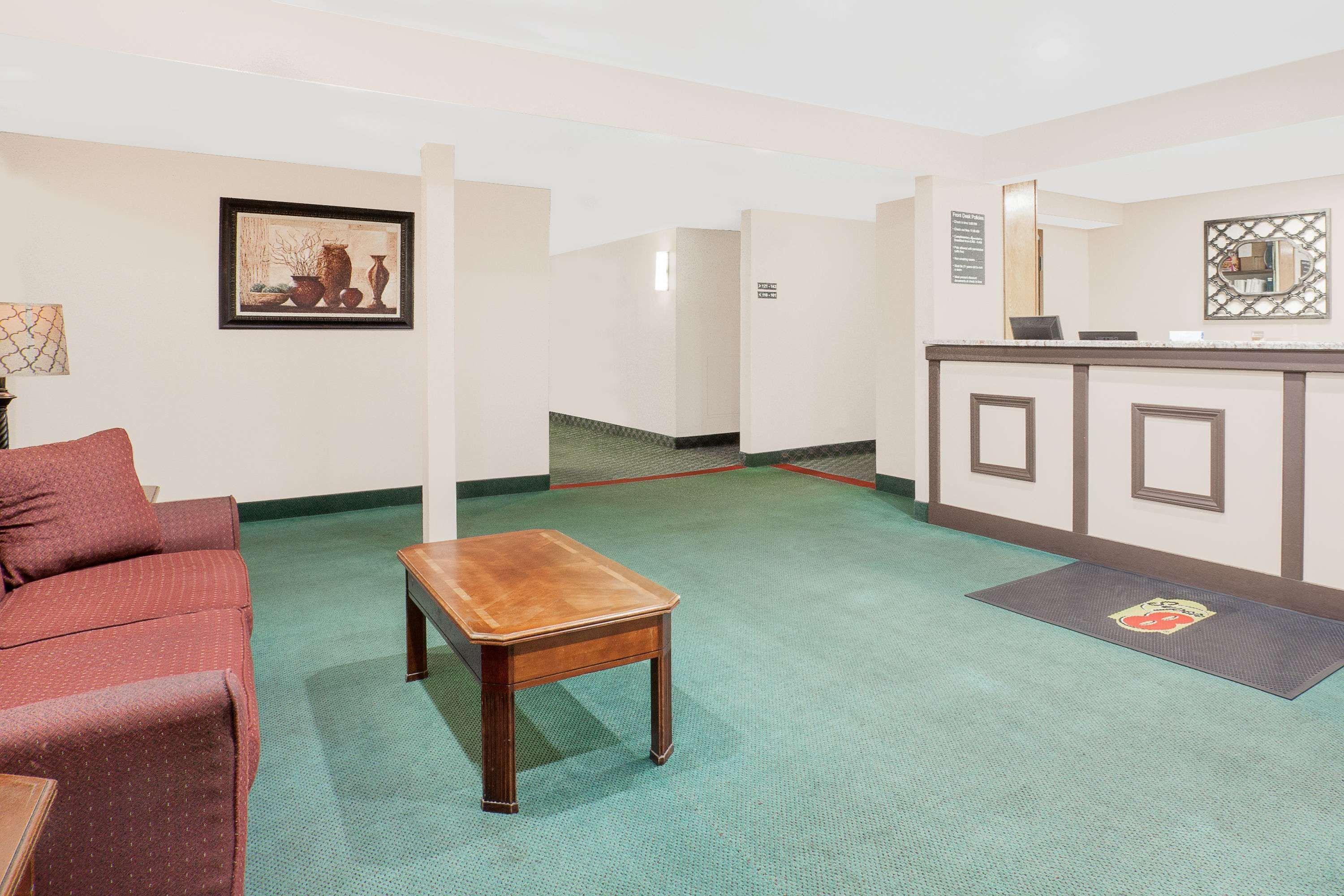 Super 8 By Wyndham Middletown Motel Buitenkant foto