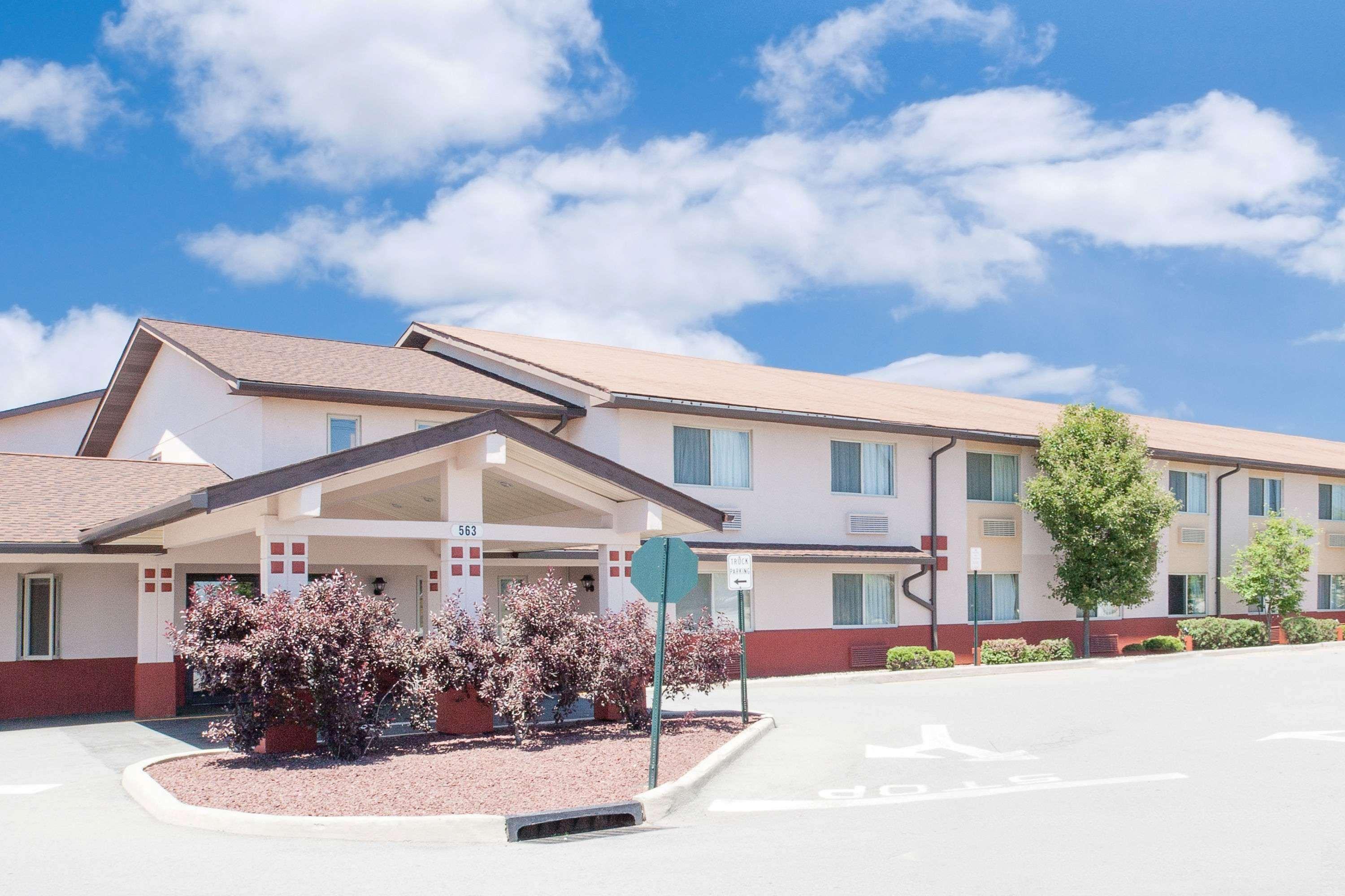 Super 8 By Wyndham Middletown Motel Buitenkant foto