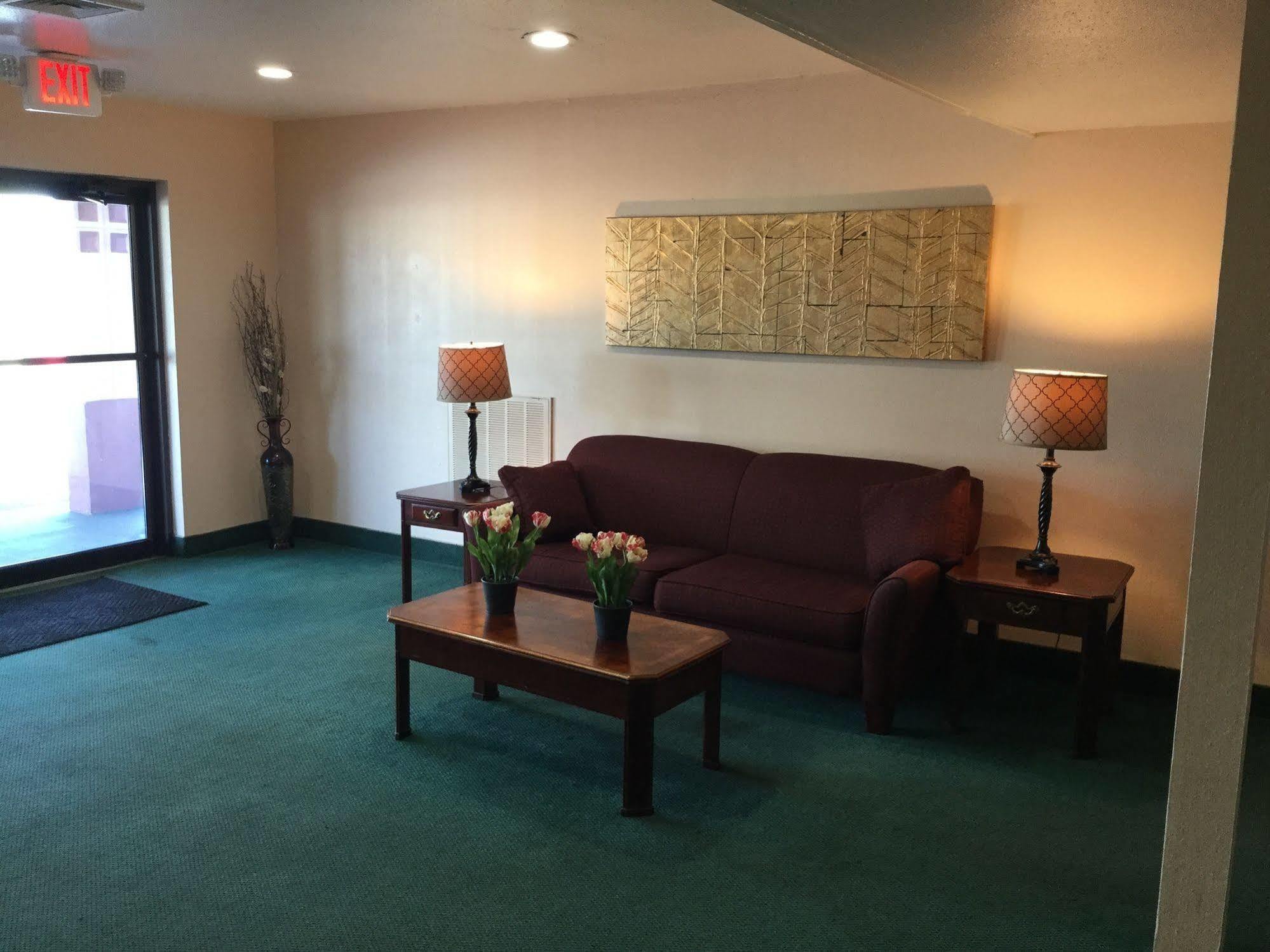 Super 8 By Wyndham Middletown Motel Buitenkant foto