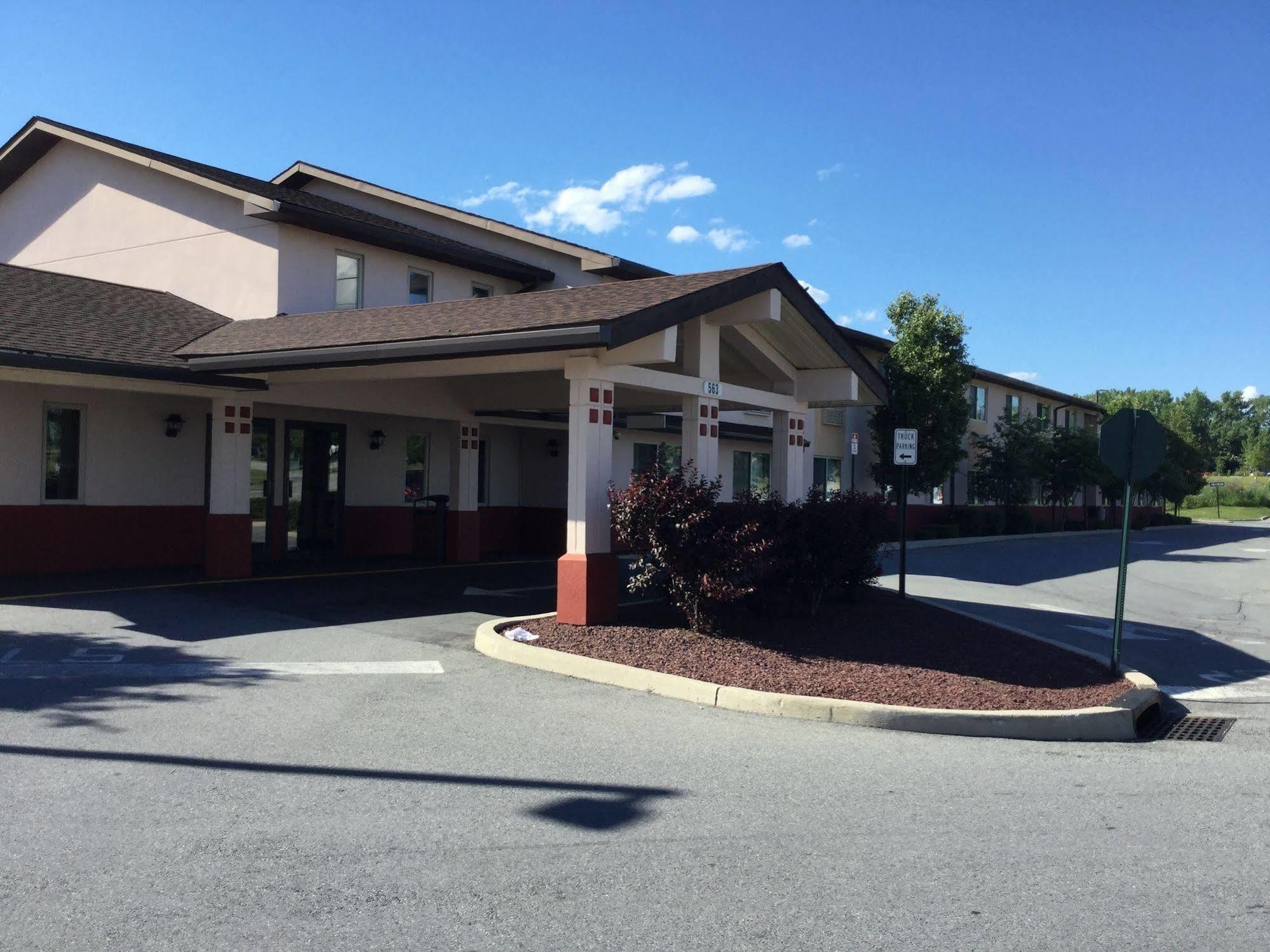 Super 8 By Wyndham Middletown Motel Buitenkant foto