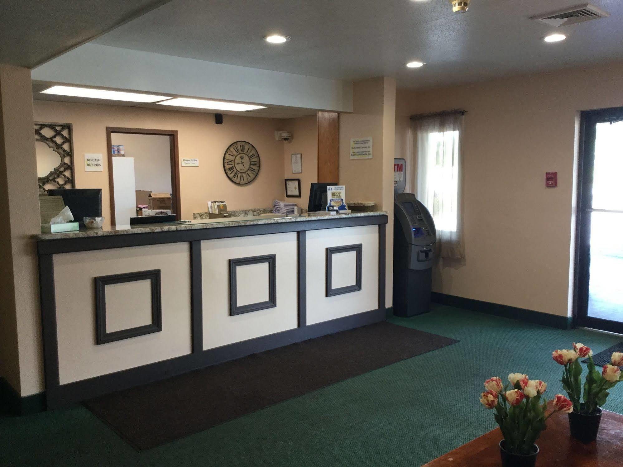 Super 8 By Wyndham Middletown Motel Buitenkant foto