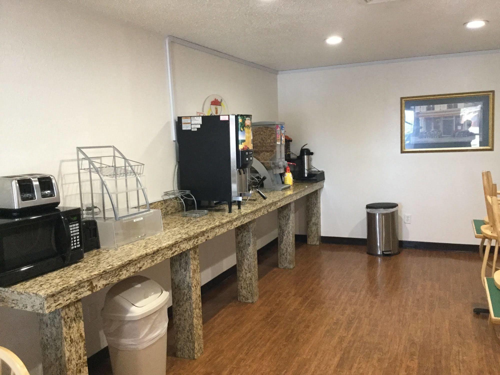 Super 8 By Wyndham Middletown Motel Buitenkant foto